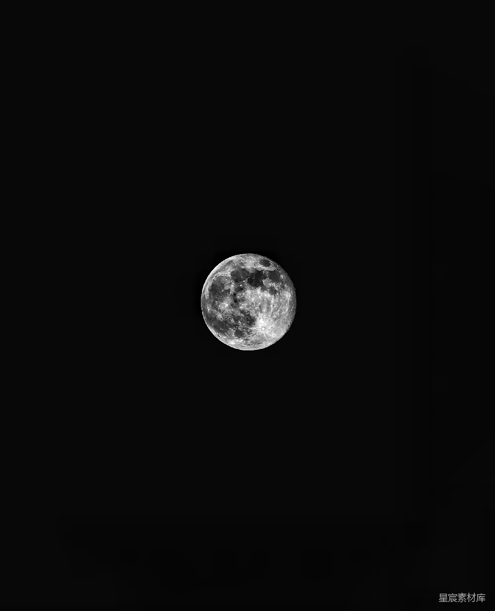 高清摄影  满月在漆黑的夜空中