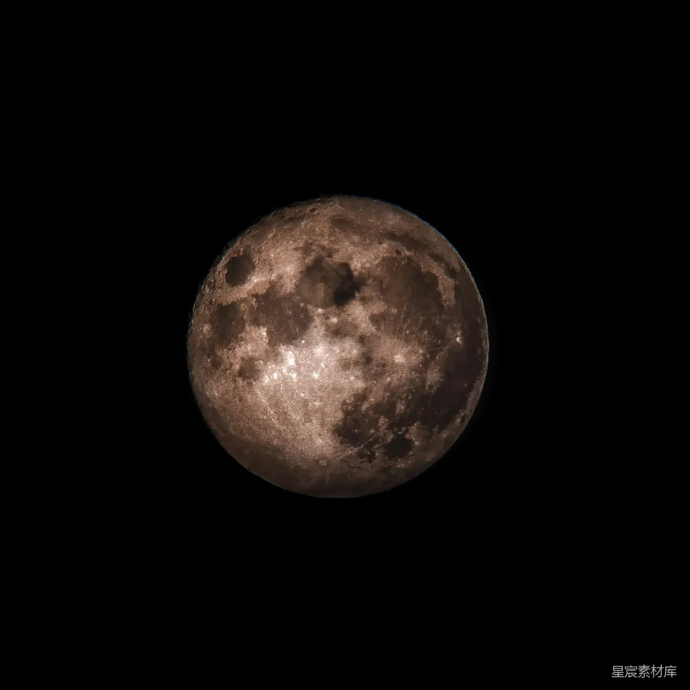 高清摄影  一轮满月在漆黑的夜空中被看见。