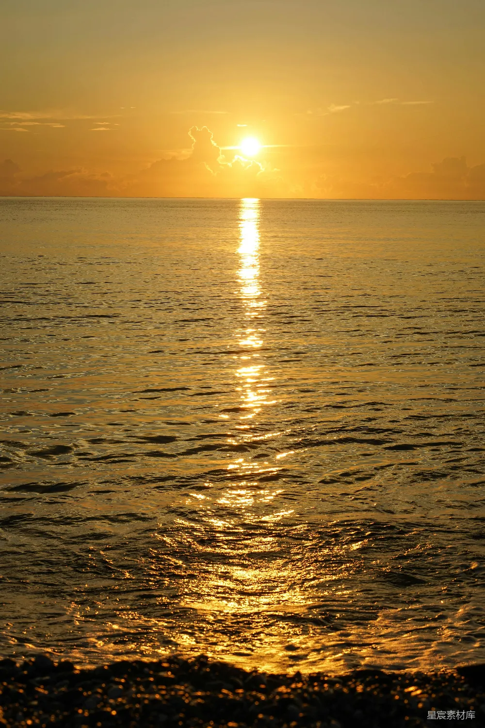 高清摄影  夕阳下的水域