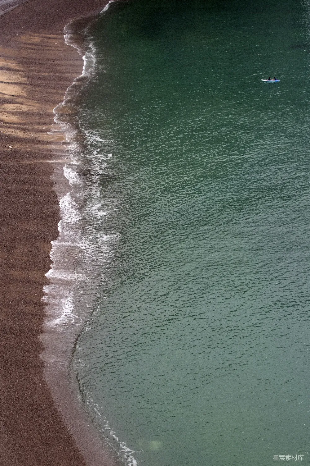 棕色海岸的 aerial 照片