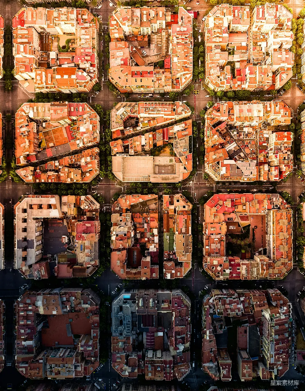 一座城市从空中俯瞰，有许多建筑物。