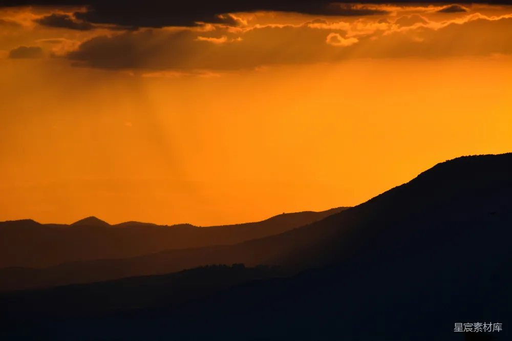 高清摄影  夕阳下群山的景色