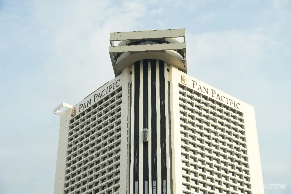 太平洋建筑在一片阴云的天空下