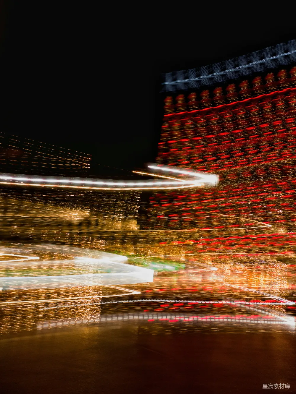 高清摄影  一张夜晚模糊的建筑物照片