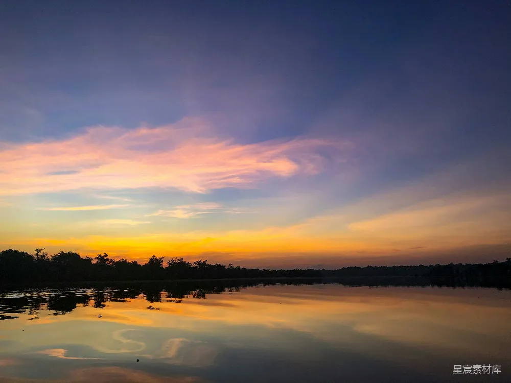 夕阳下的水面