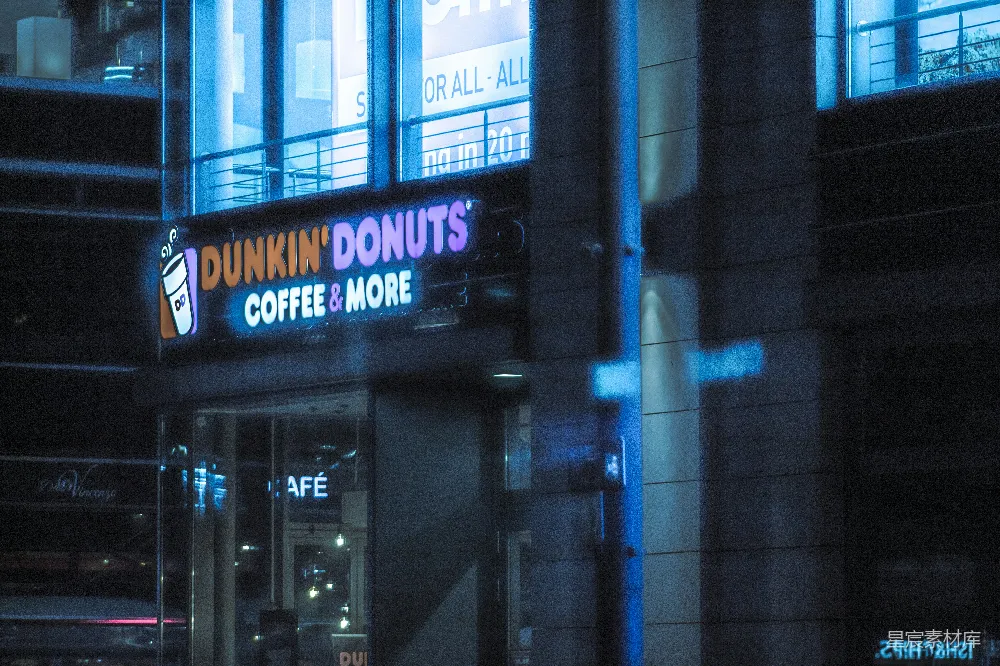 高清摄影  一家多伦咖啡店在夜晚