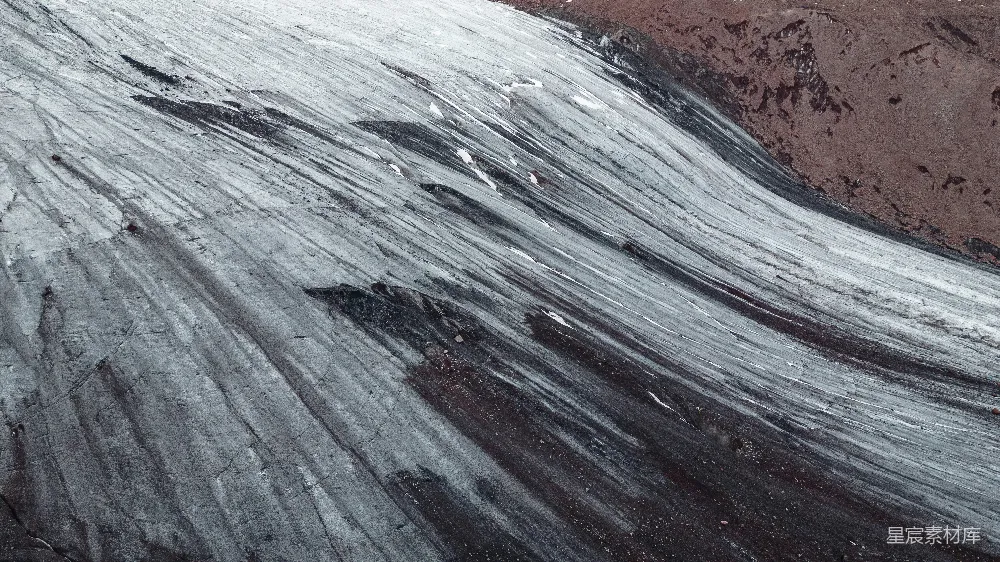高清摄影  覆盖着积雪的山脉的俯瞰图