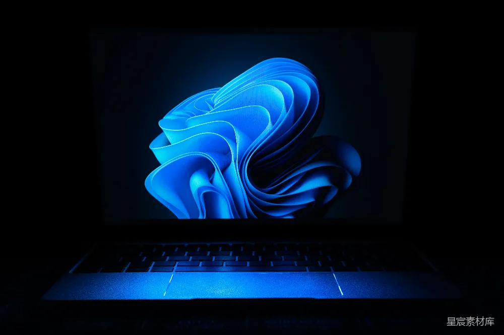 一台黑色macbook air笔记本电脑