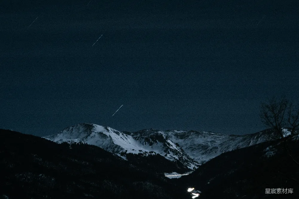 高清摄影  雪山群峰上的夜空
