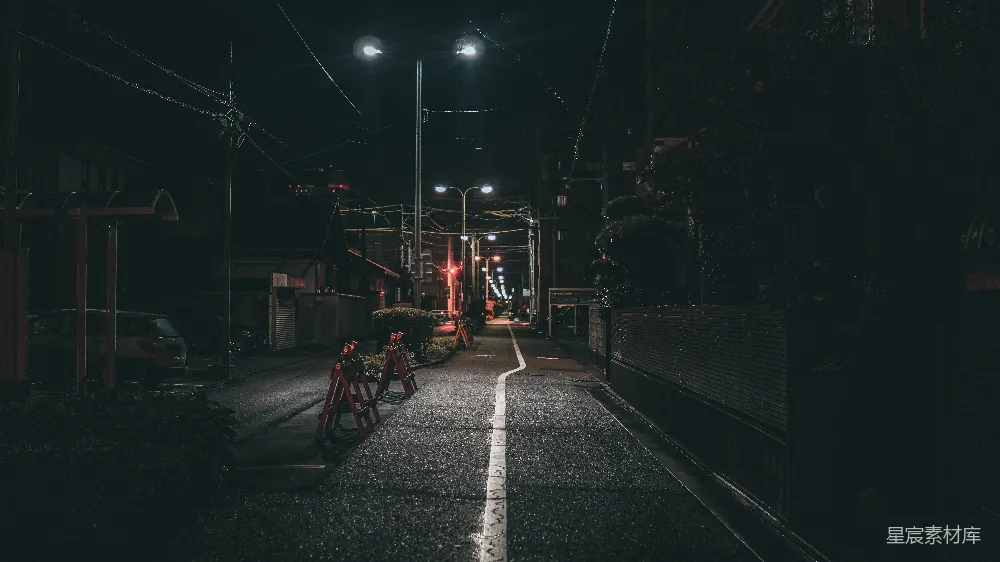 高清摄影  路旁亮起的标志牌