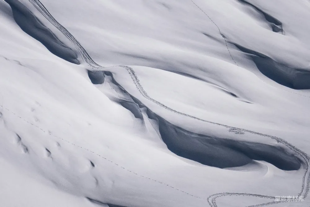 白雪皑皑