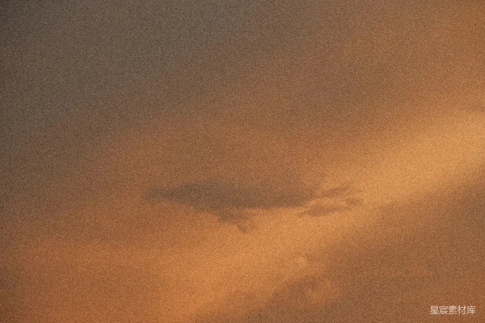 高清摄影 温暖的夕阳云霞，带着柔和的光晕