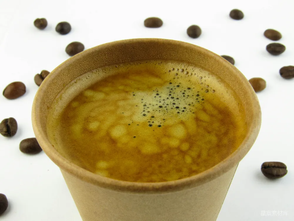 桌上一杯咖啡