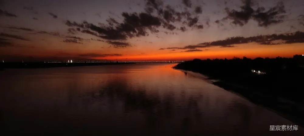 夕阳落下一片水域之上