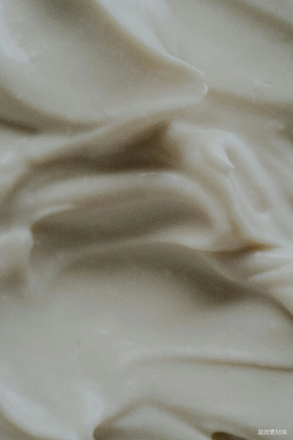 高清摄影  一张白色的霜冻蛋糕的特写照片