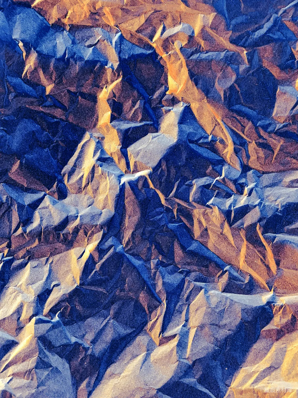 高清摄影 壁纸 实验性 一张岩石覆盖的山的特写照片