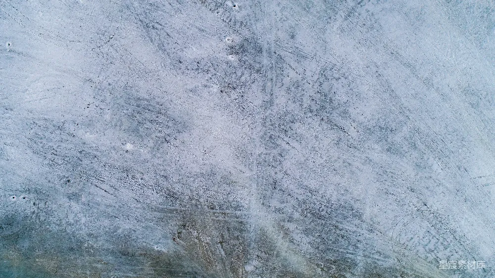 高清摄影  一个被雪覆盖的田野的空中俯瞰图