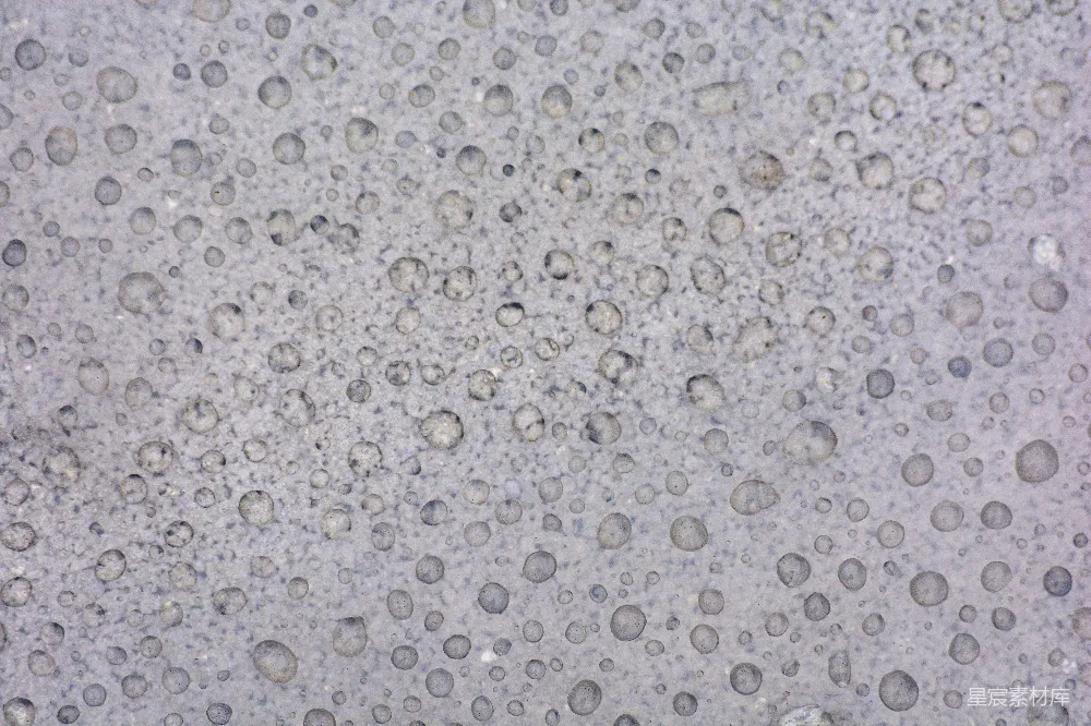 高清摄影  在有纹理的灰色表面上的水滴