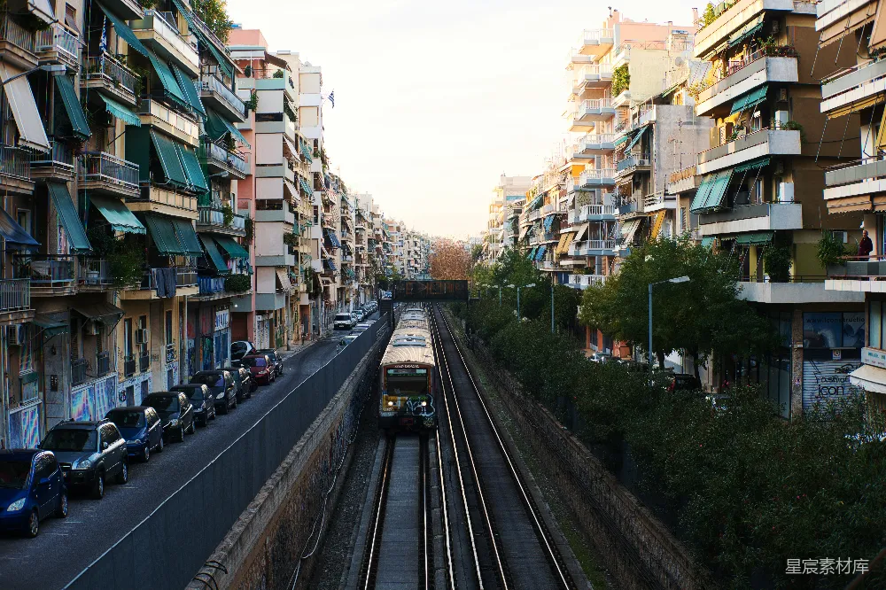 铁路轨道上的火车
