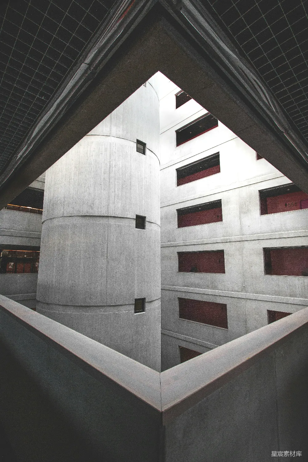 高清摄影  灰色混凝土建筑内部