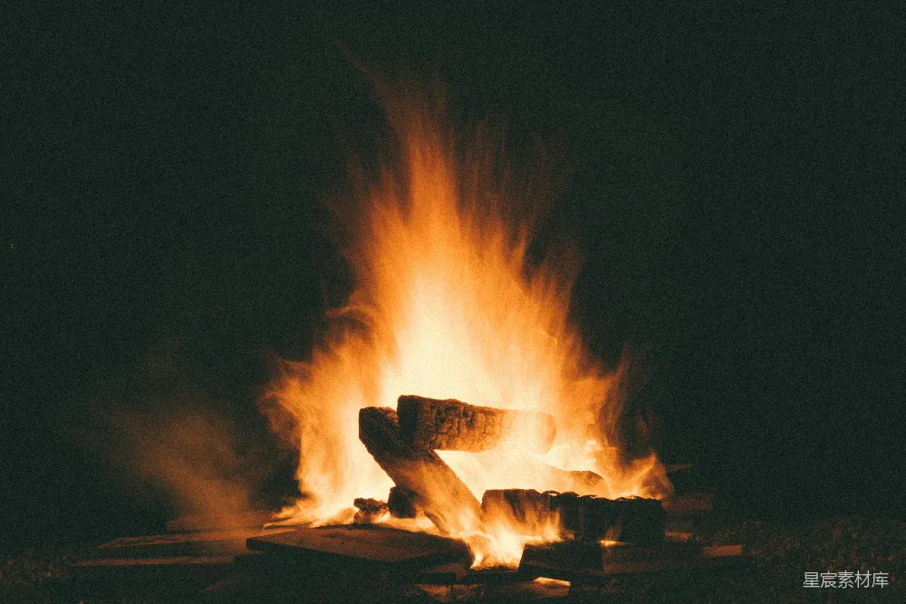 夜间起火