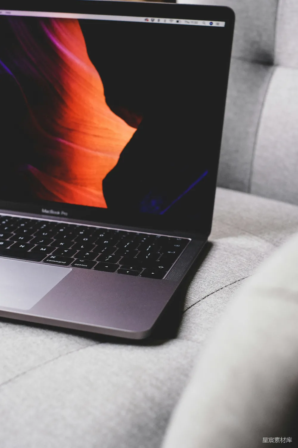 开启的MacBook Pro