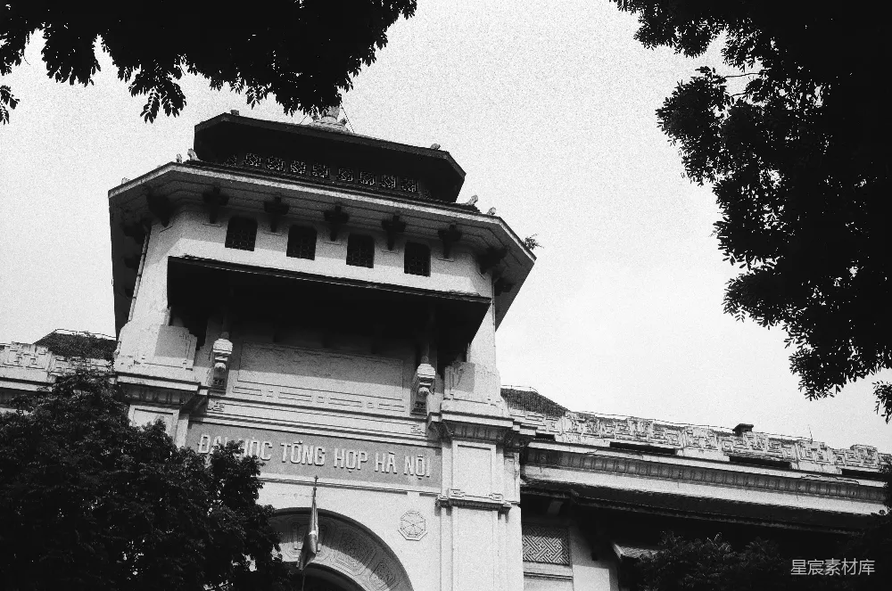 高清摄影  一张黑白照片，照片中是一座建筑物。
