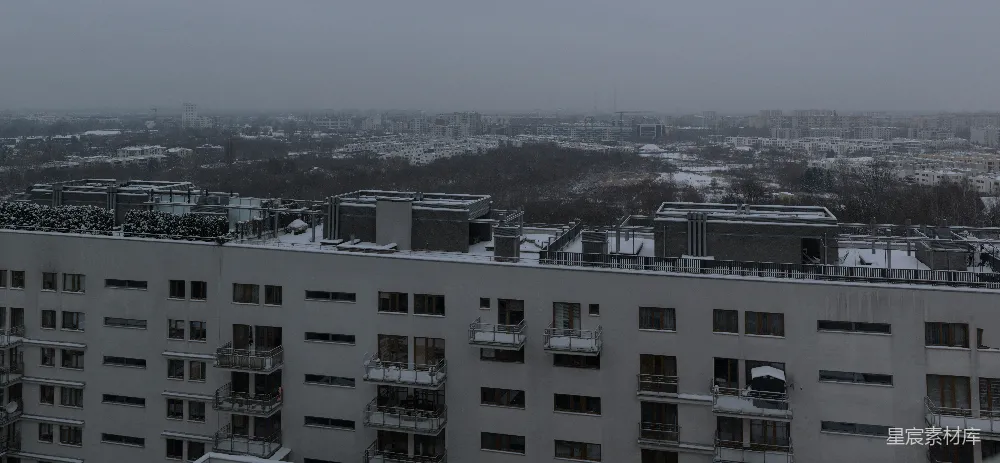 高清摄影  一座高楼俯瞰雪后的城市景色