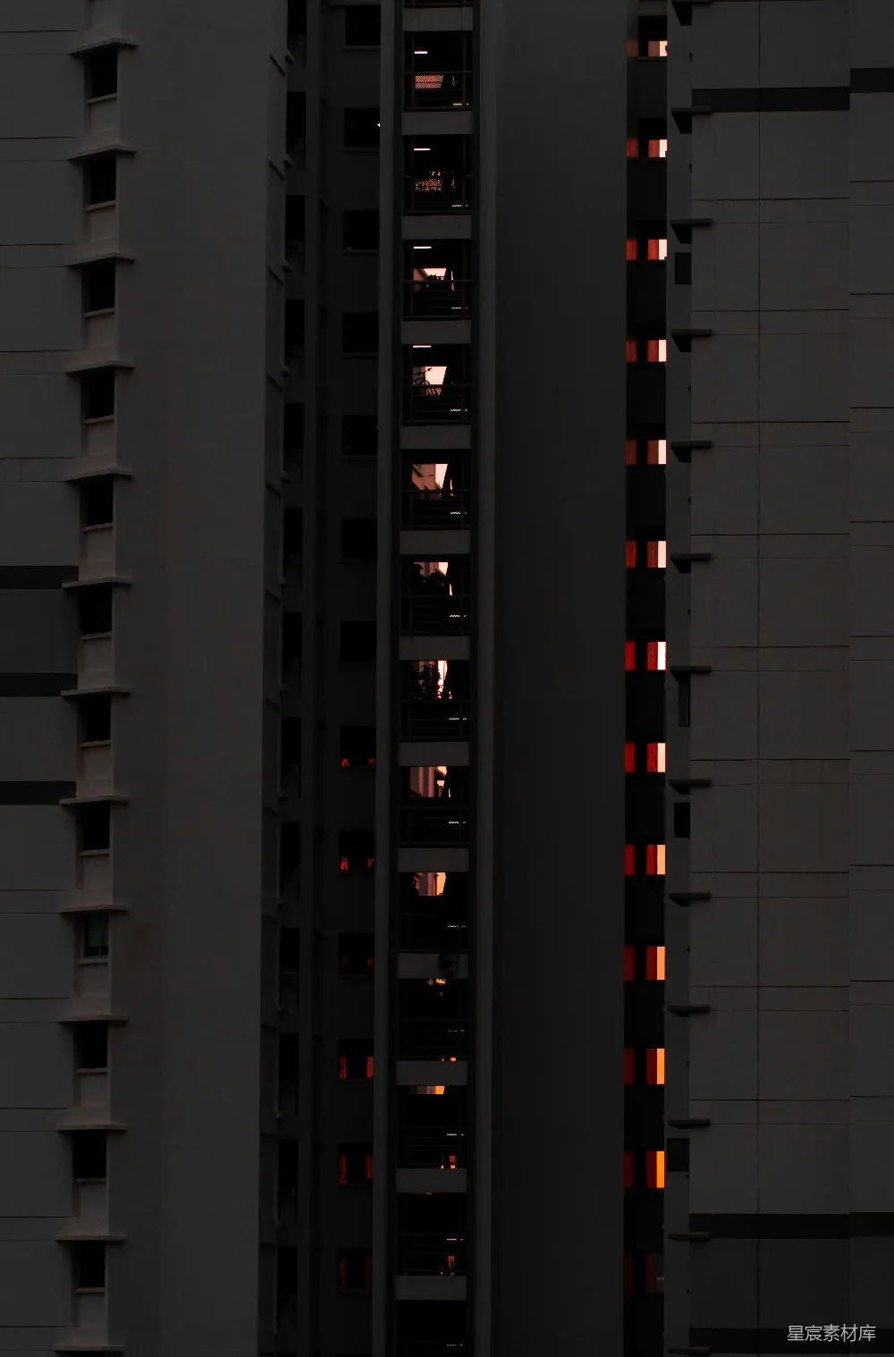 高清摄影  白色和红色的混凝土建筑