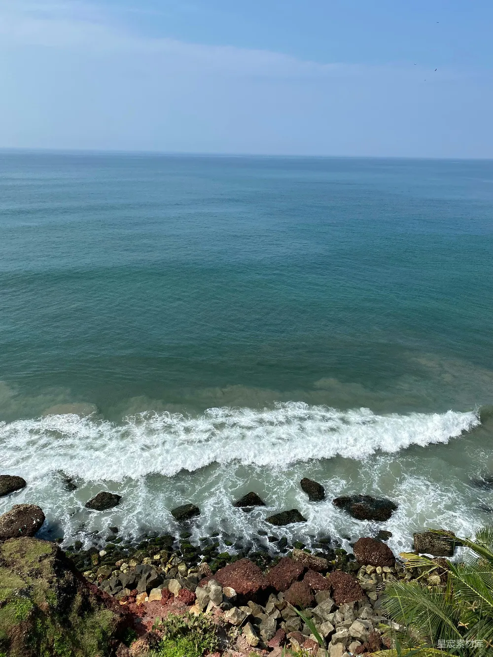 悬崖上的海景