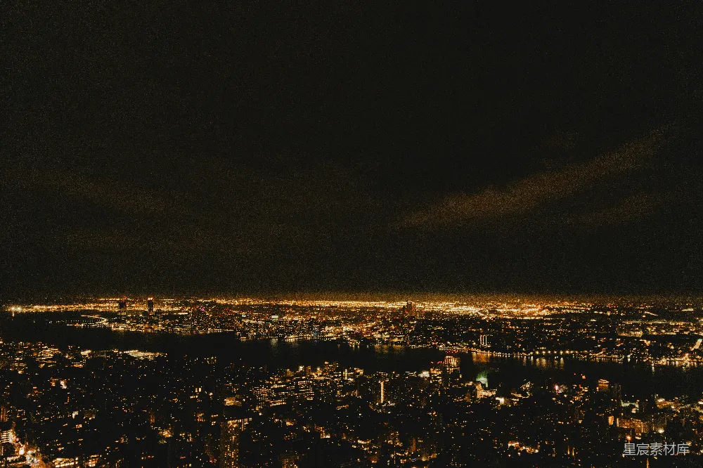 高清摄影  从建筑物顶端俯瞰城市的夜景。