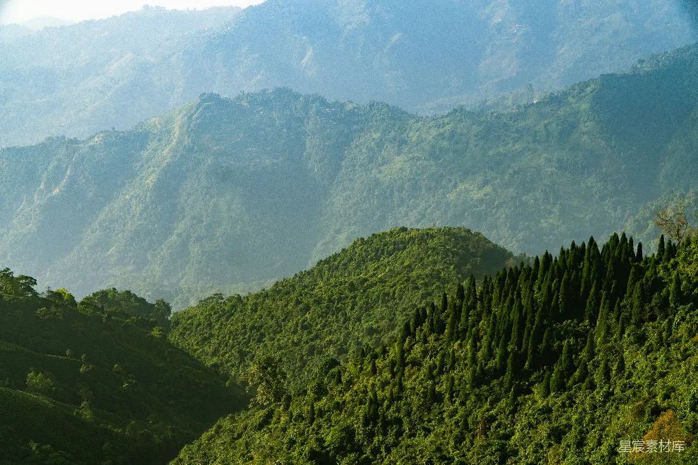 飞机上看的一片山峦景色