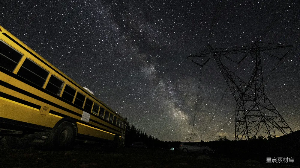 星空下的黄校车