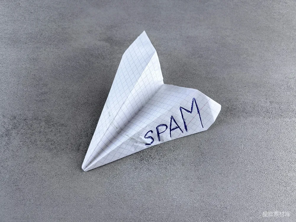 高清摄影  一架写有“spam”字样的纸飞机