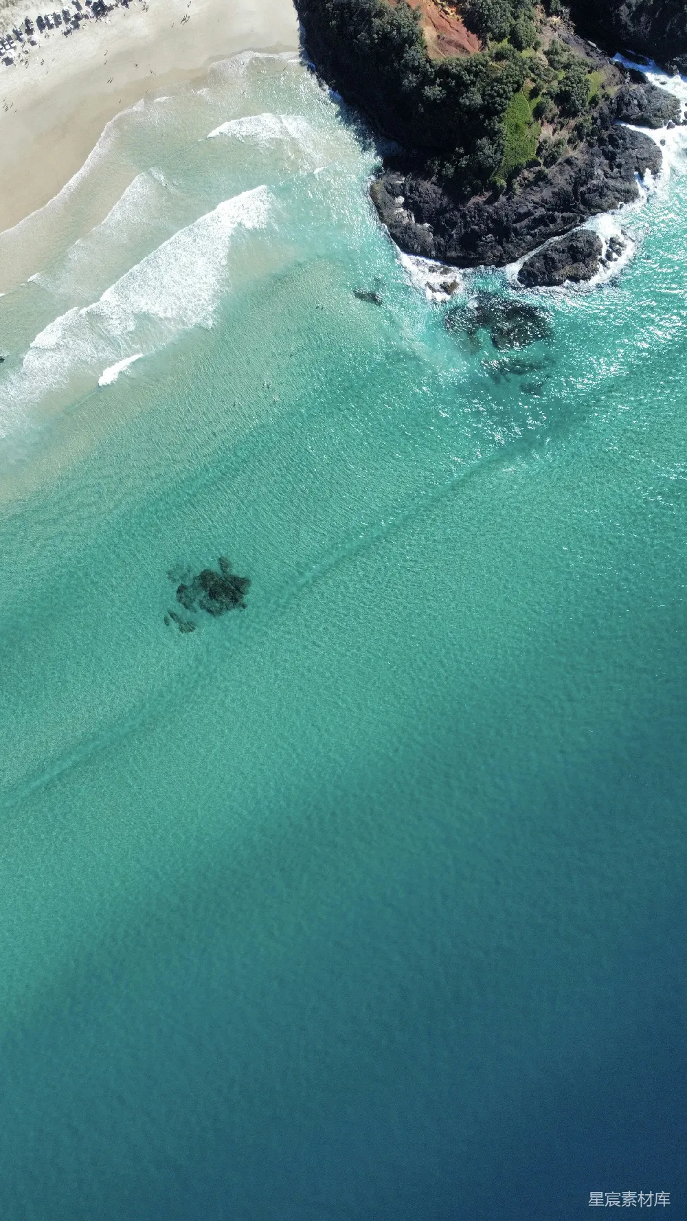 海洋波浪的空中俯视视角
