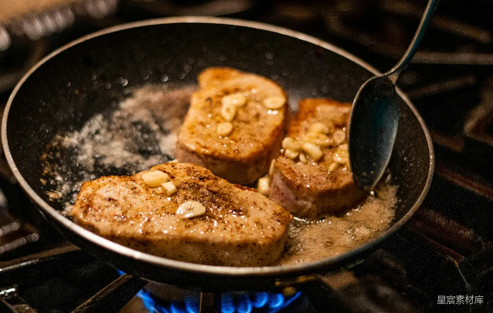 黑铁 skillet里的炸食
