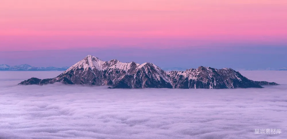 高清摄影  云海环绕的雪山照片