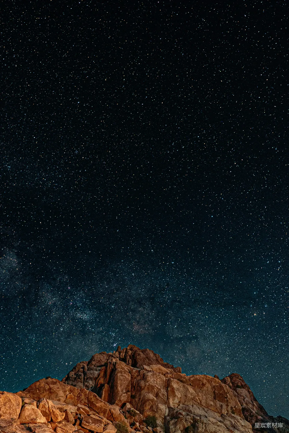 高清摄影 自然 壁纸 在岩石山脉上方的夜空