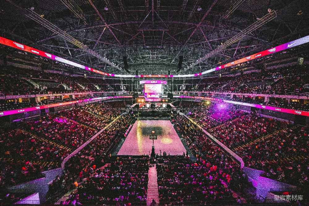 高清摄影  在篮球场内的人