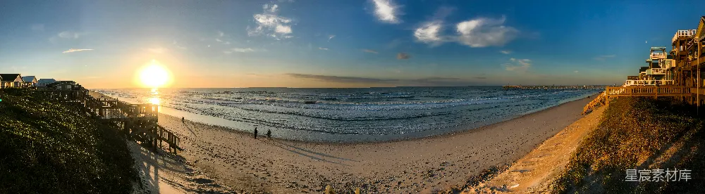 海滩上的人们在白天