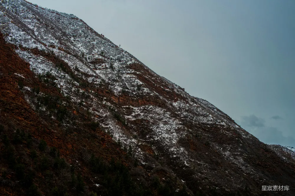 棕色山峦