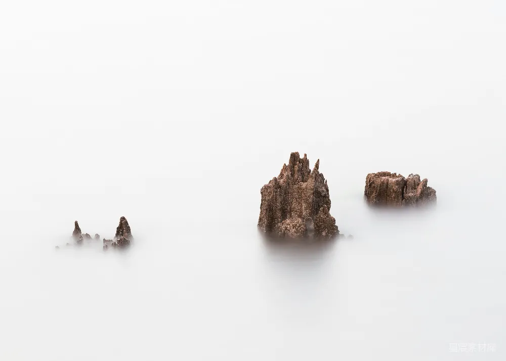 高清摄影  水体上的岩石形成