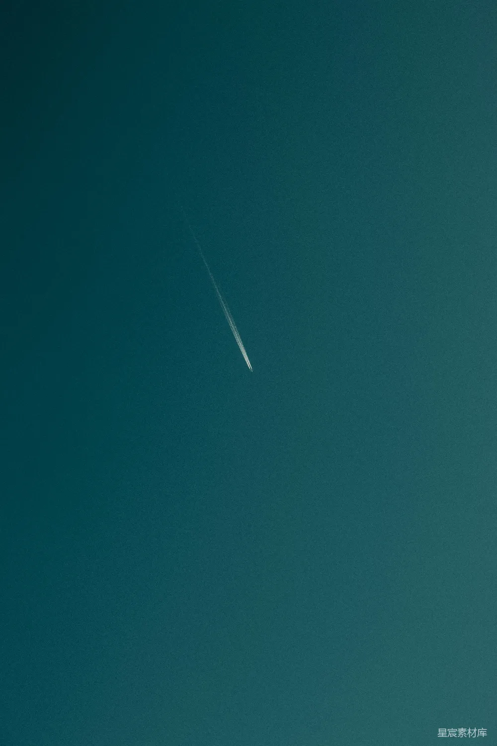 高清摄影  蓝天上有白星