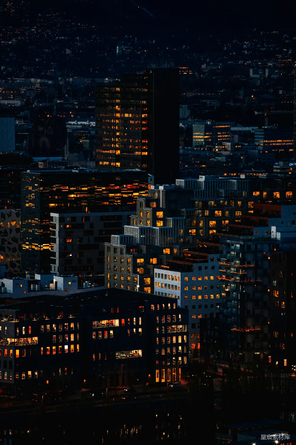 夜里的高楼大厦