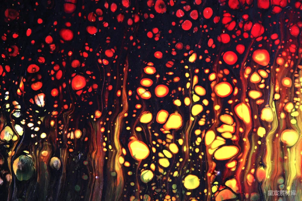 一幅红黄灯光在黑色背景上的画作