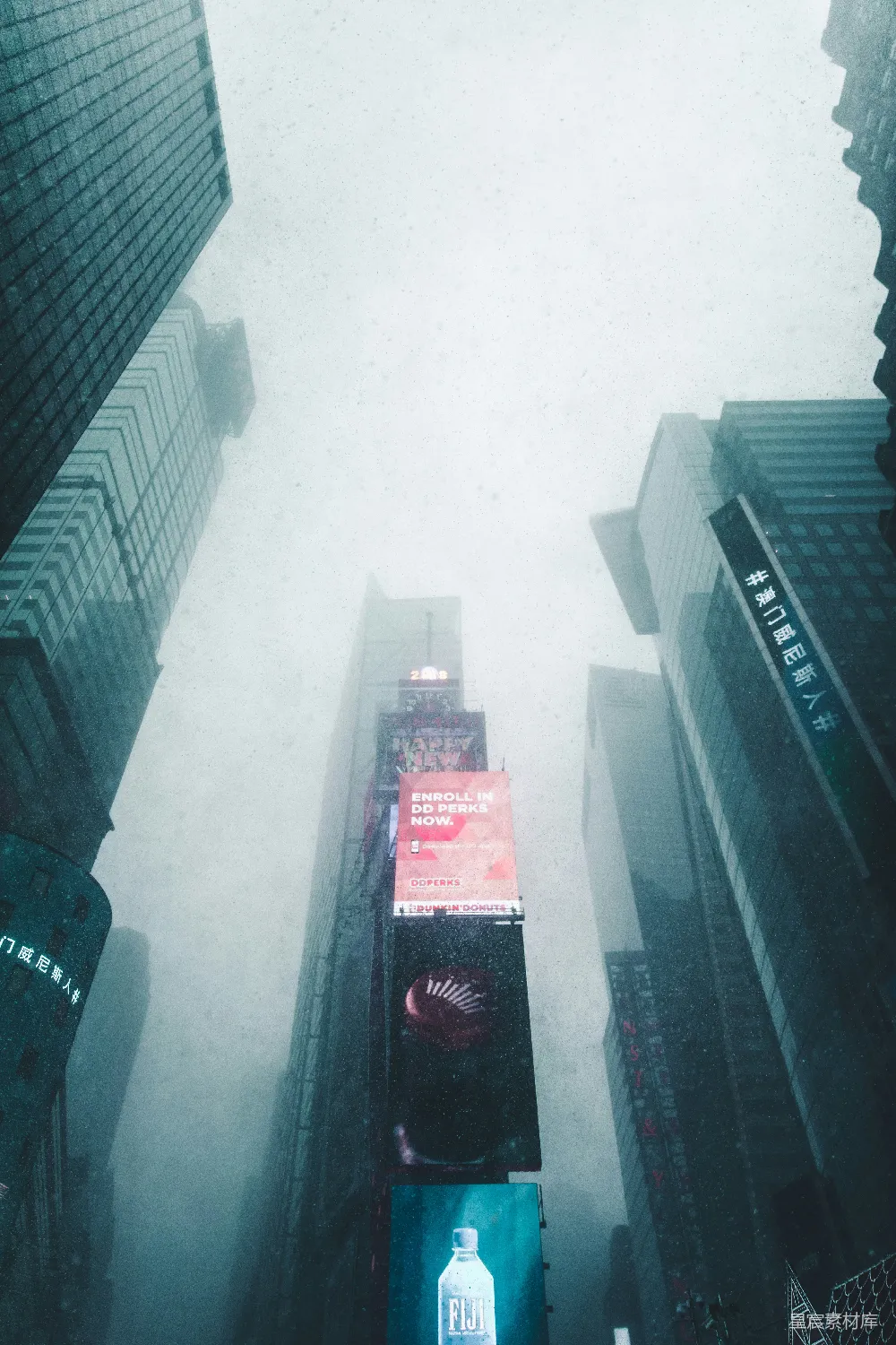 低角度拍摄建筑
