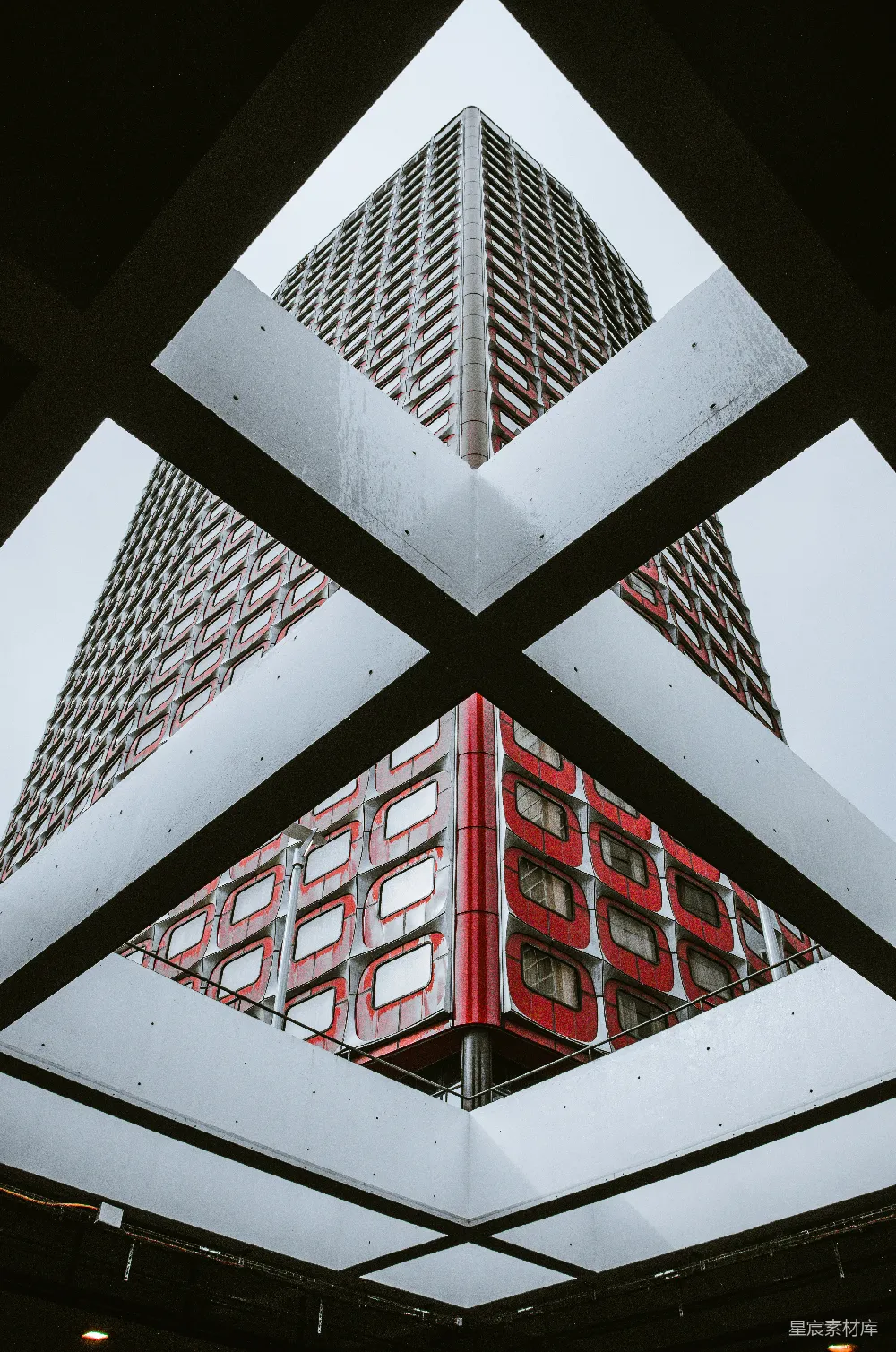 低角度拍摄建筑