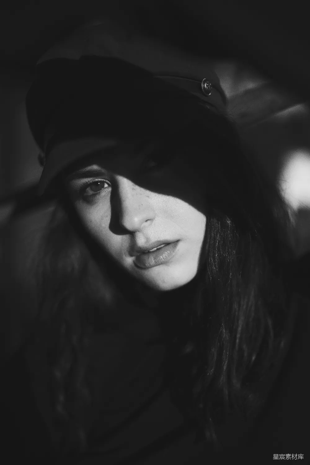 高清摄影  灰度照片中的女人
