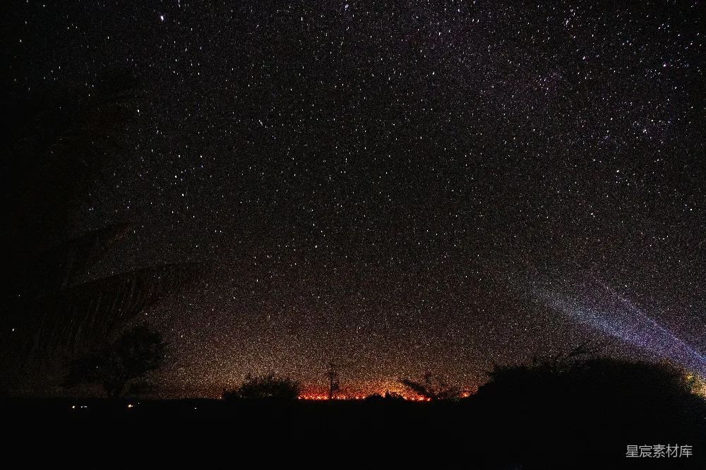 夜空中闪烁的星星