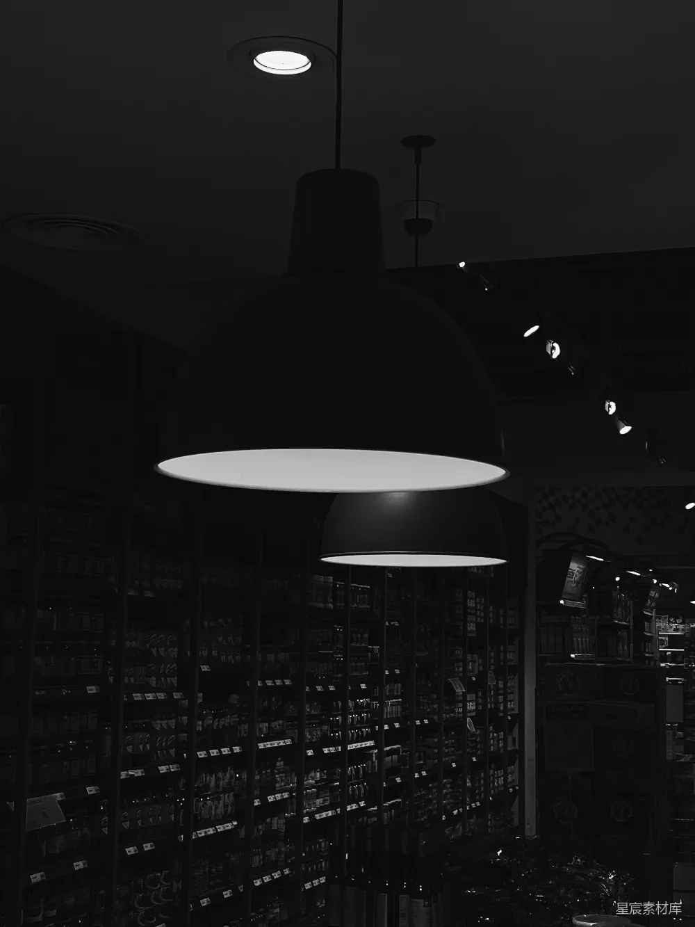 高清摄影  一张黑白照片，展示了一家商店。